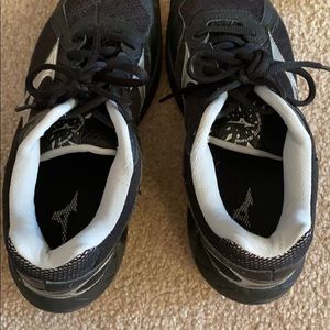 Mizuno lightly warn volleyball shoes